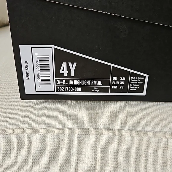 Under Armour football cleats - Picture 2 of 3